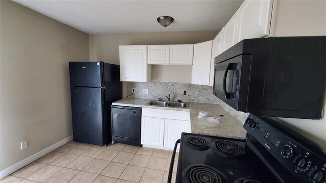 Building Photo - 703 Barren Springs Dr
