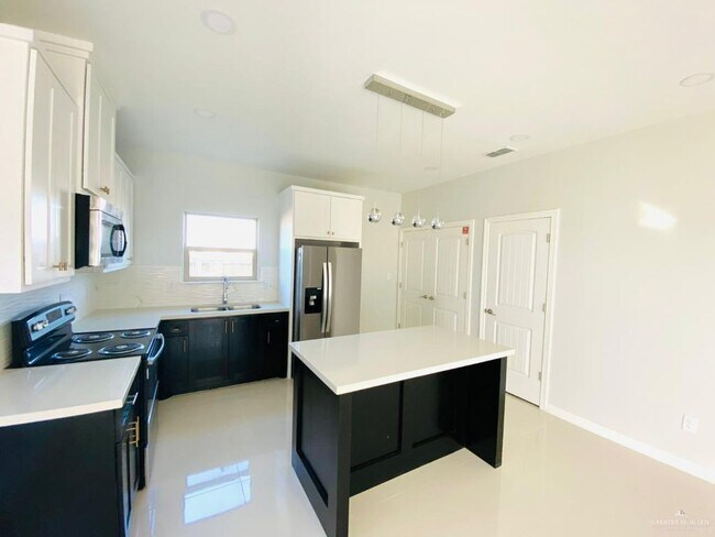 Building Photo - 208 W Rutherford Ave