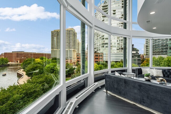 Foto del edificio - 600 N Kingsbury St