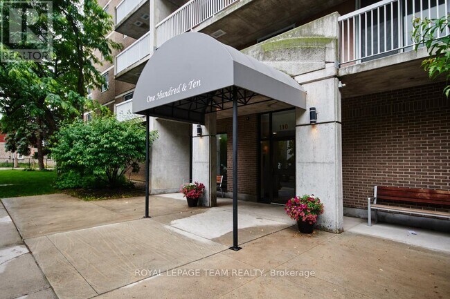 Photo du bâtiment - 110-1110 Forward Ave