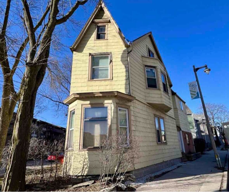 Foto principal - 2407 N Farwell Ave