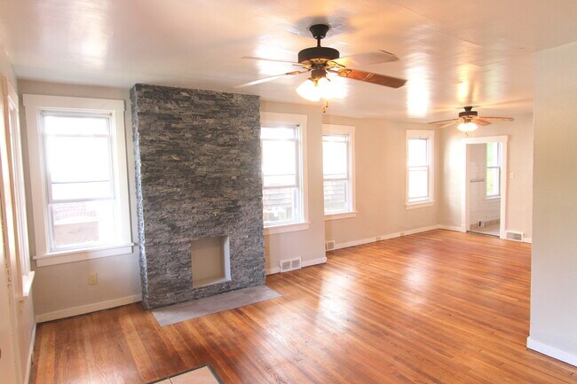 Building Photo - 2359 Tilbury Ave