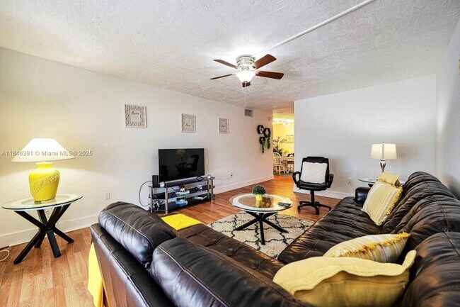 Foto del edificio - 7300 NW 17th St