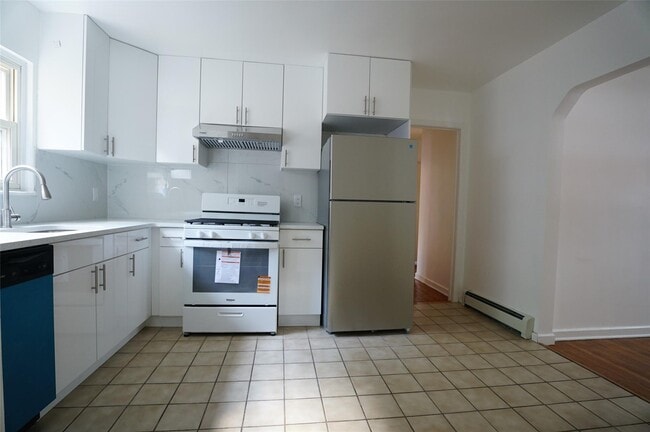 Building Photo - 203-12 42nd Ave