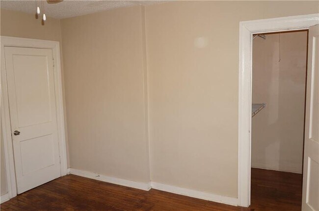 Foto del edificio - 583 Colonial Cir SE