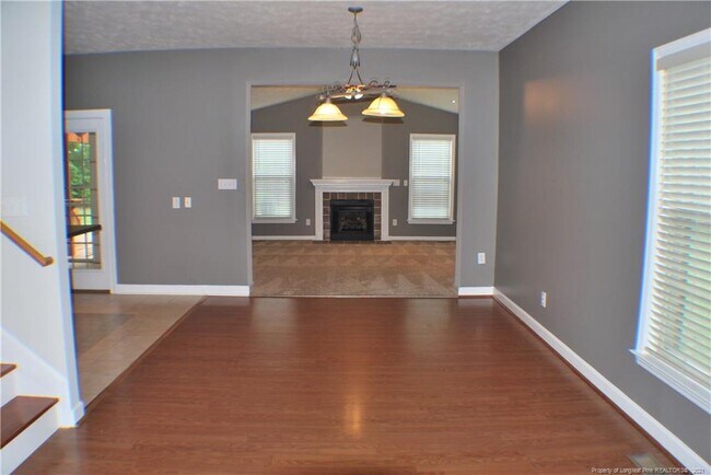 Foto del edificio - 845 Log Cabin Dr