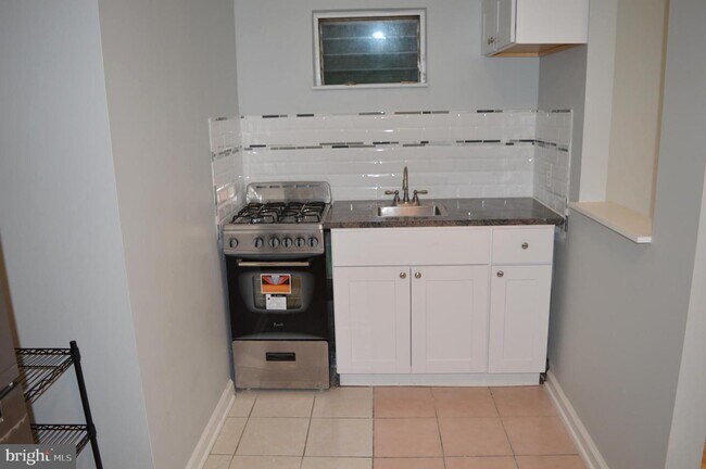 Building Photo - 2603 E Somerset St