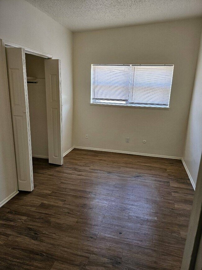 Building Photo - 221 Gayland Dr