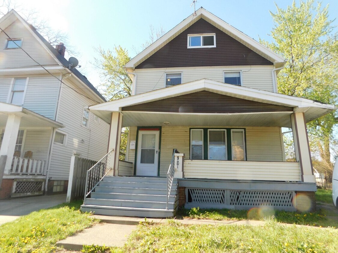 Foto principal - 3 Bed 1 Bath Colonial