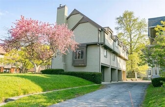 Building Photo - 549 University Ave