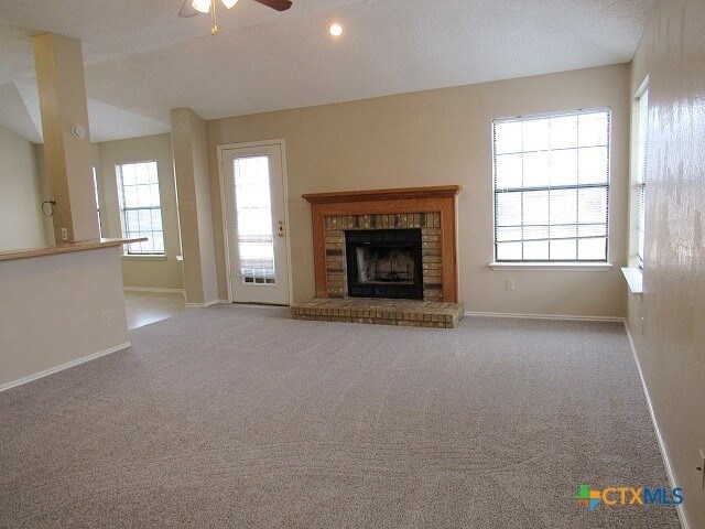 Foto del edificio - 401 E Hogan Dr