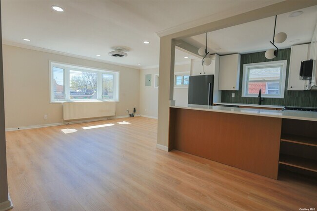 Foto del edificio - 138-46 Brookville Blvd