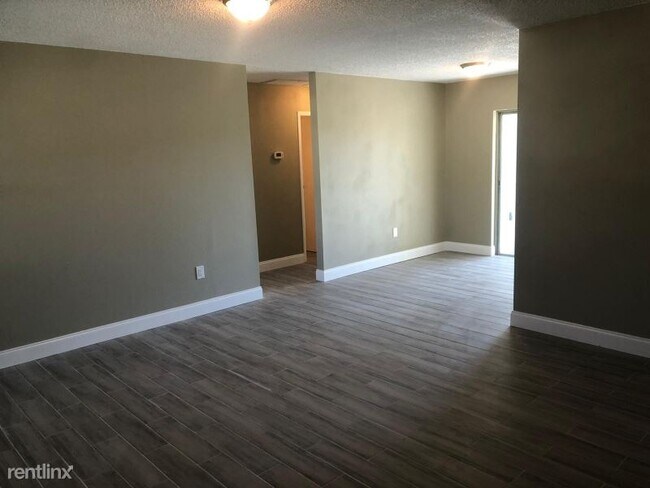 Building Photo - 3 br, 1 bath House - 1261 Watersedge Dr.