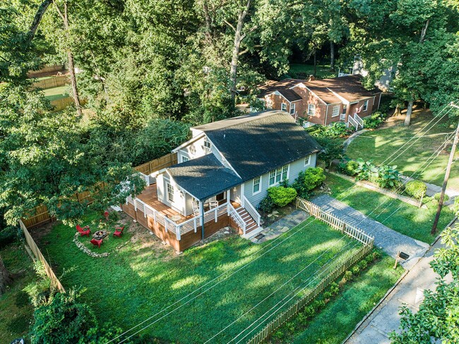 Foto del edificio - Adorable East Lake Cottage