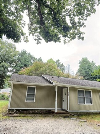 Building Photo - 105 Lewis Cir