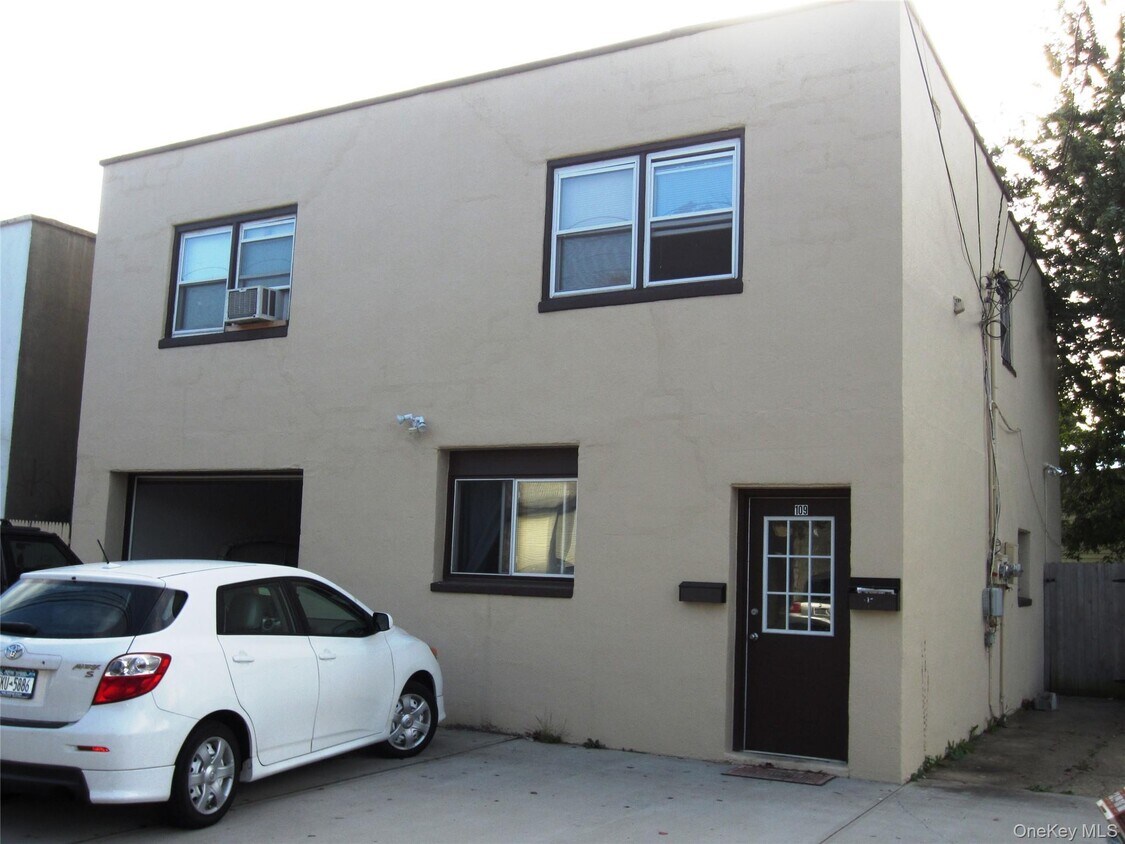 Foto principal - 109 S 15th St