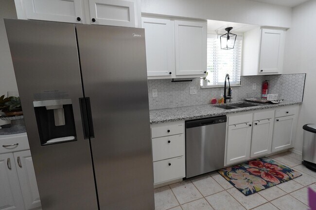 Foto del edificio - 6501 Dungan St NE