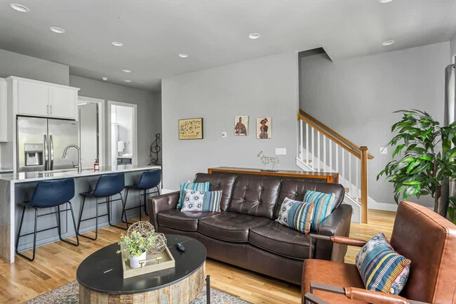 Foto del edificio - 962 Youngs Ln