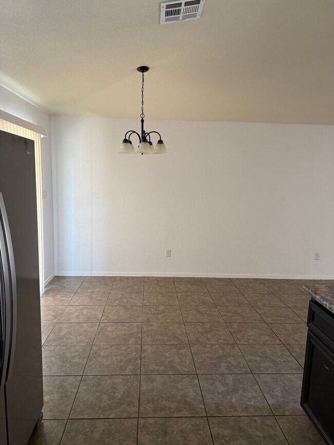 Foto del edificio - Solar Home for Rent