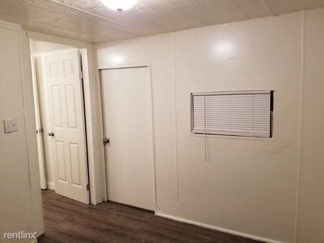 Building Photo - 2 br, 1 bath Mobile Home - 3337 Craney St