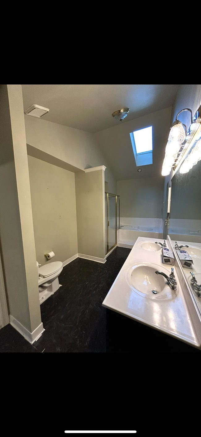 Building Photo - 548 Quince Ct