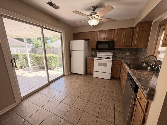 Foto del edificio - 2634 Bay Pointe Cir W