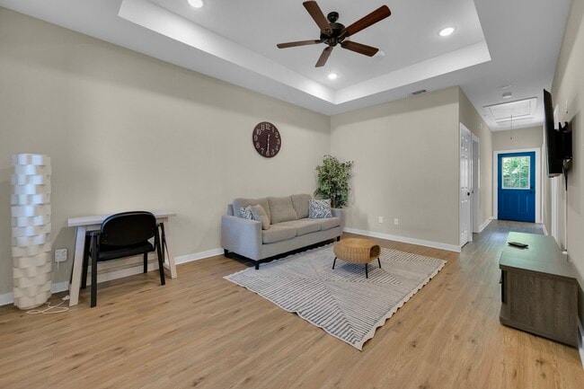 Foto del edificio - 10317 Lake Rd
