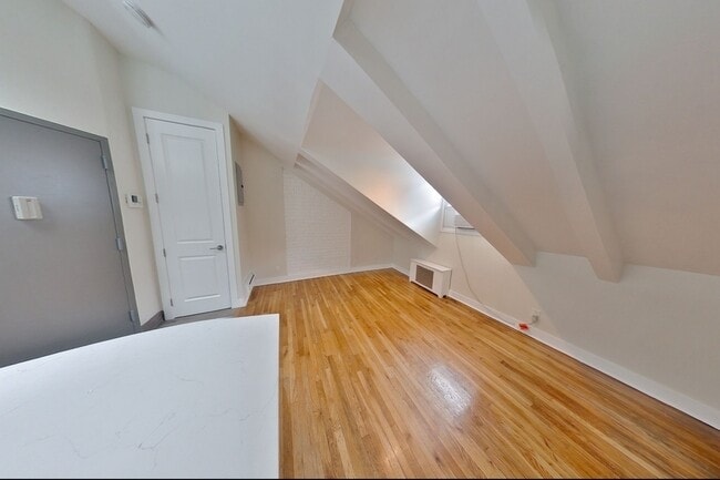 Building Photo - 410 W 22nd St