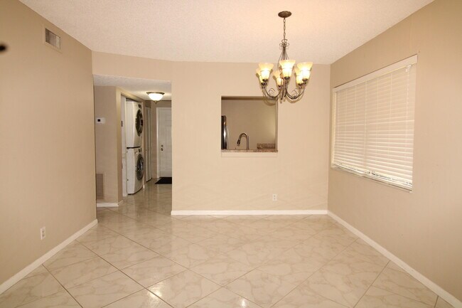 Foto del edificio - 2955 SW 22nd Ave