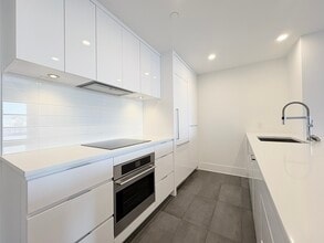Building Photo - 360 Rue Atateken