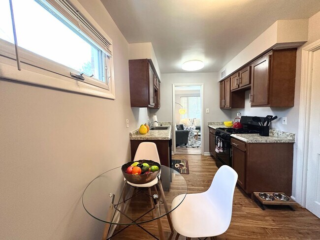 Foto del edificio - 4 Bedroom Bungalow for Rent! Euclid, Ohio