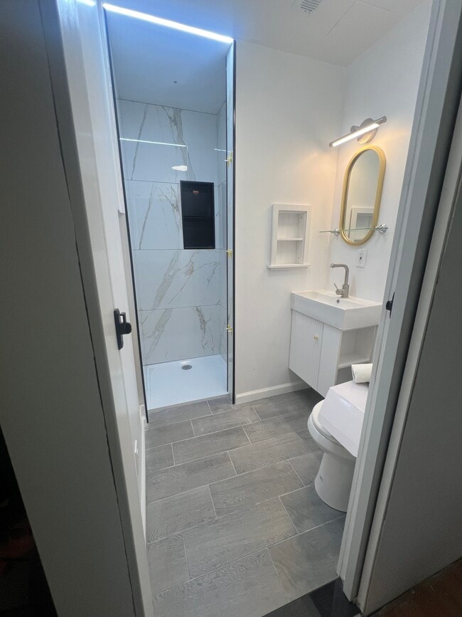 Unit 2 - Full Bathroom on 2/F - 2031 N 15th St