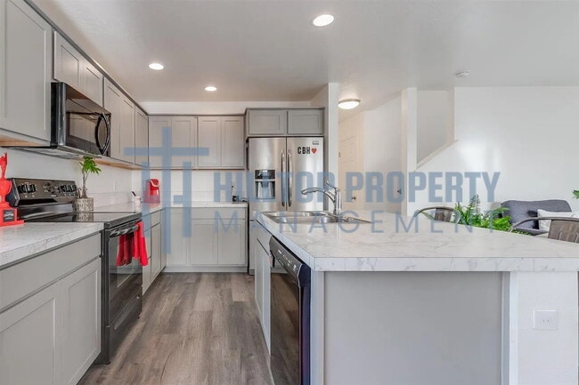 Building Photo - 3 Bed 2 1/2 Bath