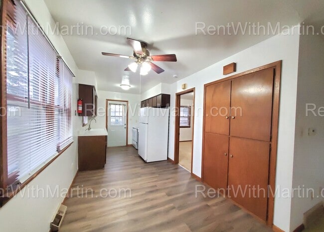 Foto del edificio - 1644-1646 E Mitchell Ave