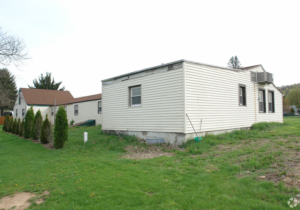 Building Photo - Apartments