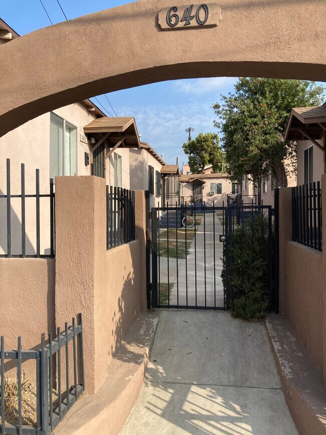1 bedroom cottage - 640 San Benito St