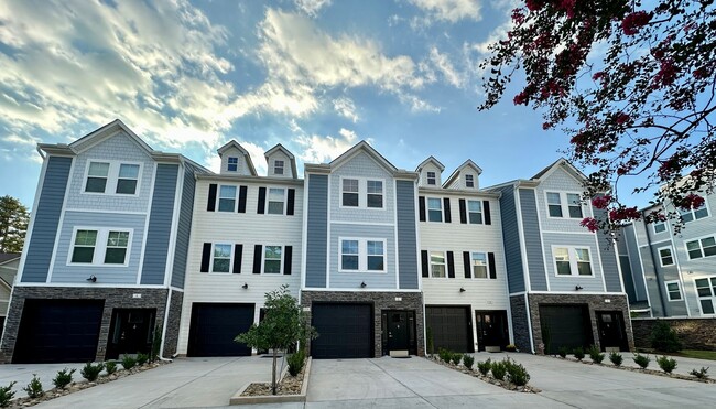 You can't beat this lakefront Clemson town... - You can't beat this lakefront Clemson town... Townhome