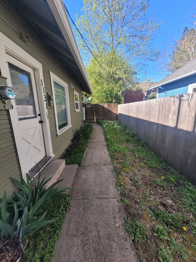 Photo - 1131 W 8th Ave Apartment