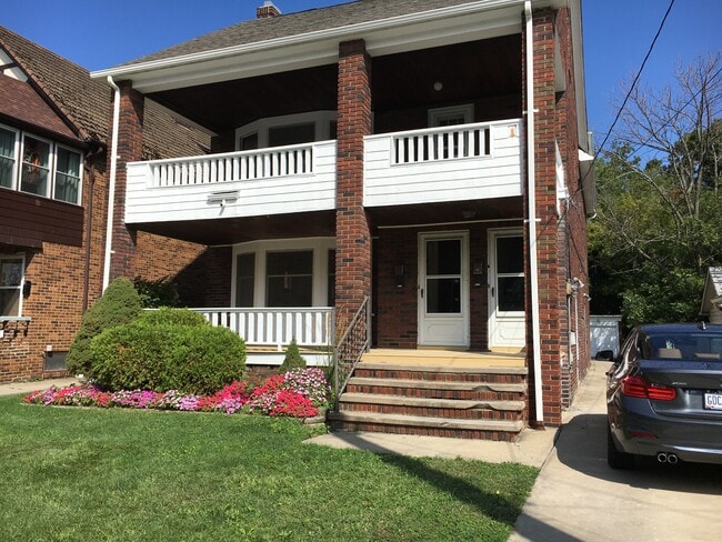Building Photo - 17910 Crest Ln