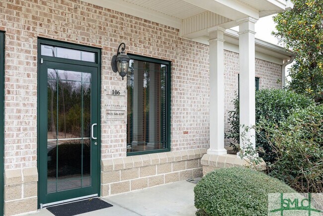Building Photo - 613 Towne Park Dr W