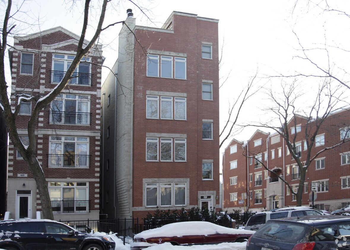 Building Photo - 657 W Briar Pl