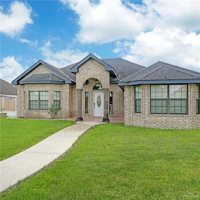 Building Photo - 904 Las Brisas Dr
