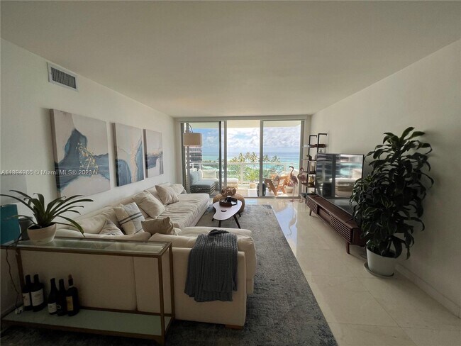 Foto del edificio - 5151 Collins Ave