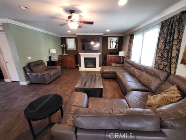 Foto del edificio - 3060 Emerald Ln