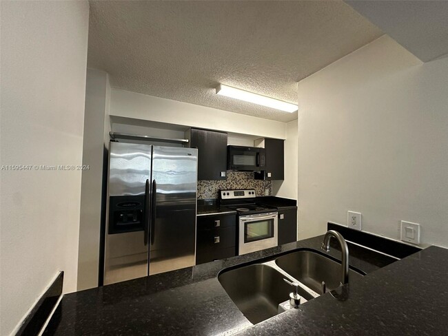 Foto del edificio - 630 S Park Rd