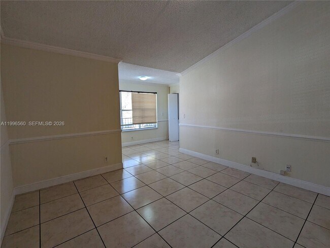 Foto del edificio - 3430 Pinewalk Dr N