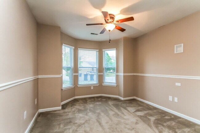 Building Photo - 19187 Fox Chase Dr