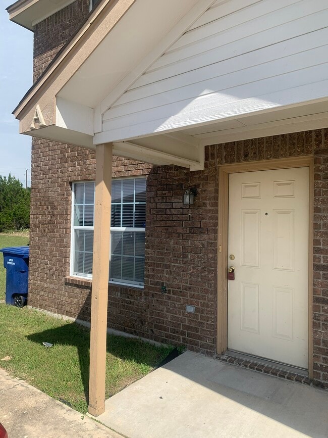Building Photo - 4210 Primrose Dr