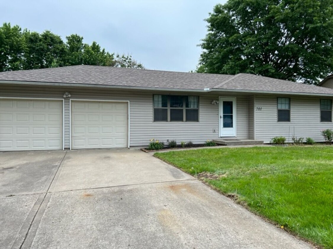 701 Foster Ln, Warrensburg, MO 64093 House Rental in Warrensburg, MO