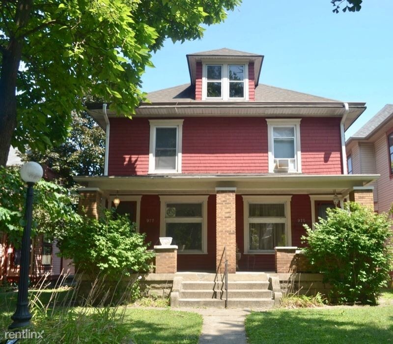 Primary Photo - 977 Woodruff Pl E Dr
